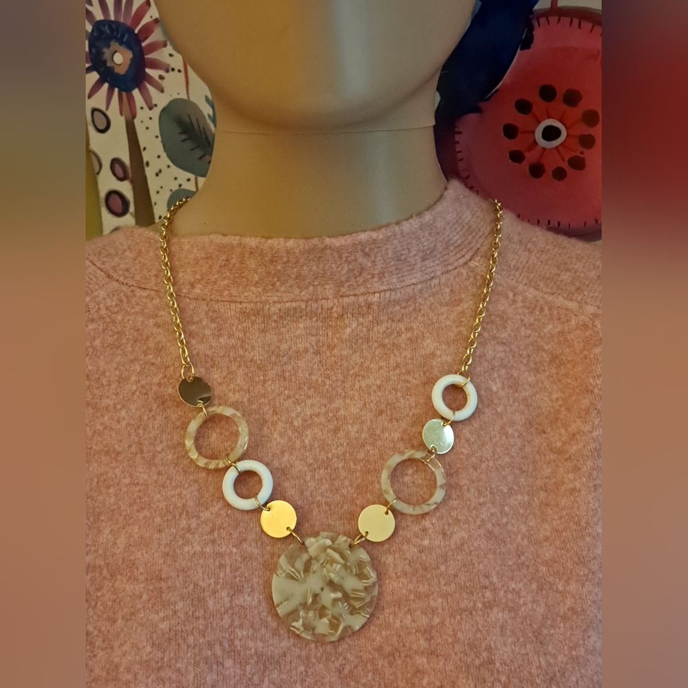 Chic Gold and Cream Necklace